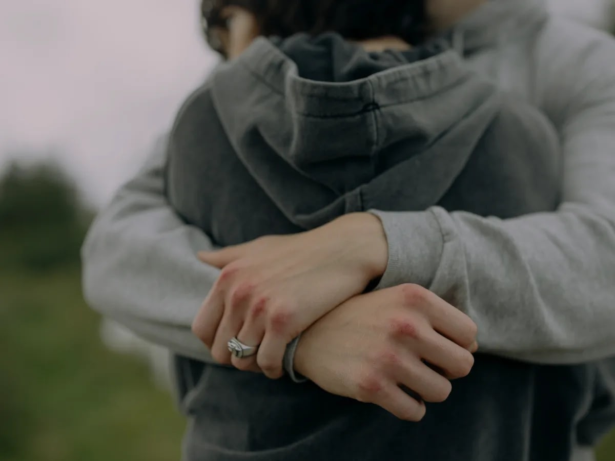 July 14 2 (2) Relationships between two people hugging each other.